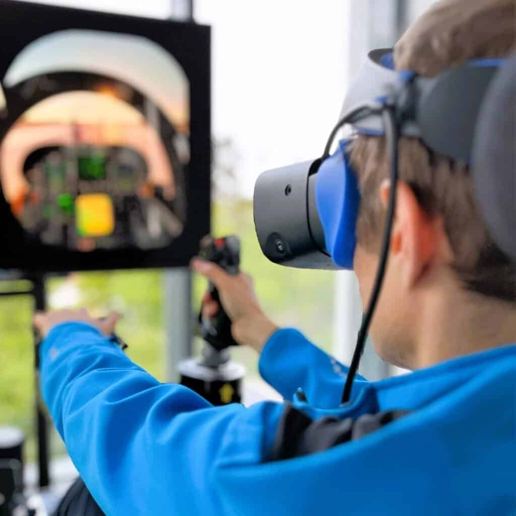Top Gun simulator Jet Fighter Simulator rental in UK Germany Italy Austria. Rent jet fighter simulators for team-building celebrations with RoarFun
