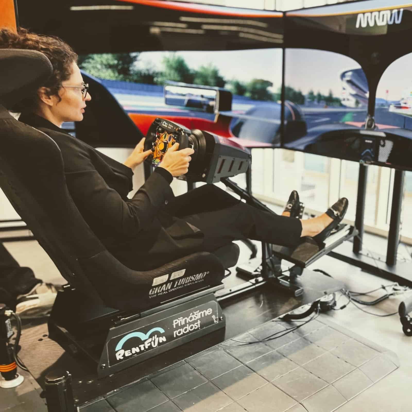 Arrow Forum Formula 1 motion simulator with Arrow branding.